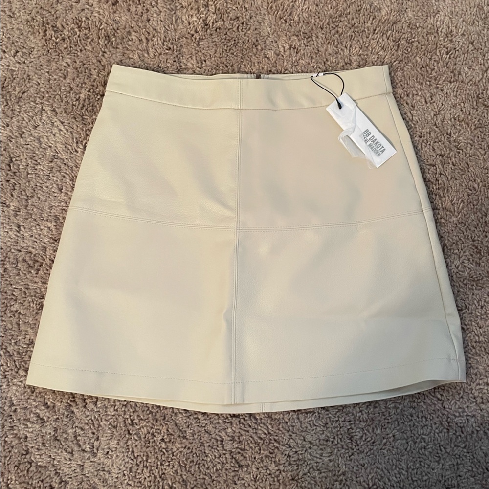 Brand new BB Dakota x Steve Madden patchwork faux leather skirt in bone. Size 6.